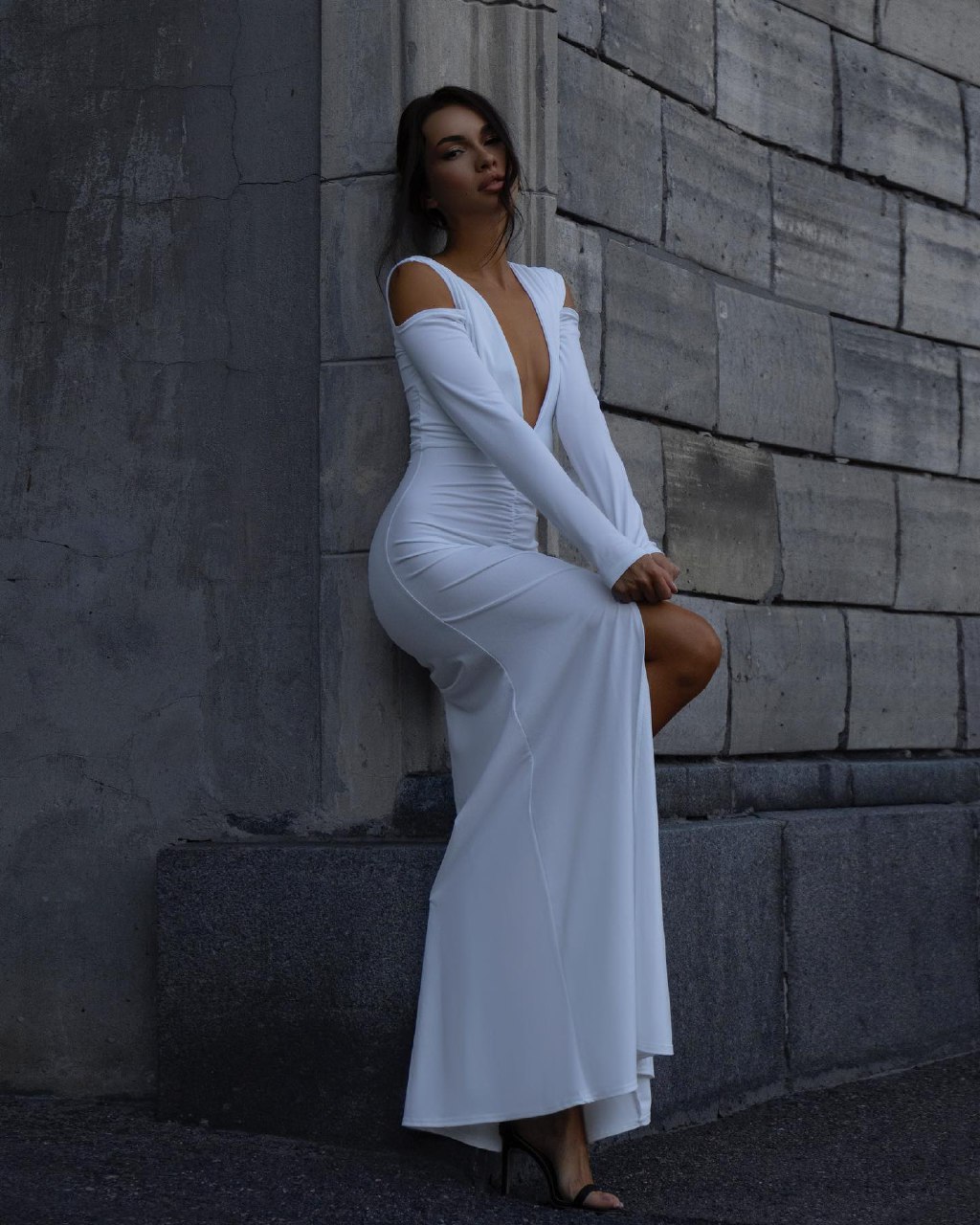Сукня максі з глибоким декольте Celestial Elegance