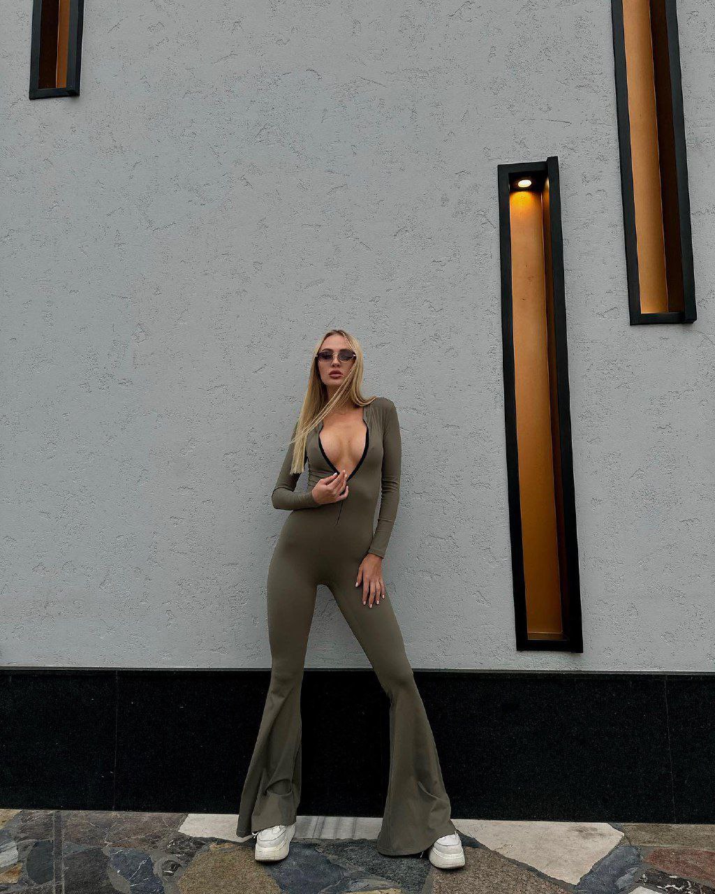 Комбінезон-кльош на замку